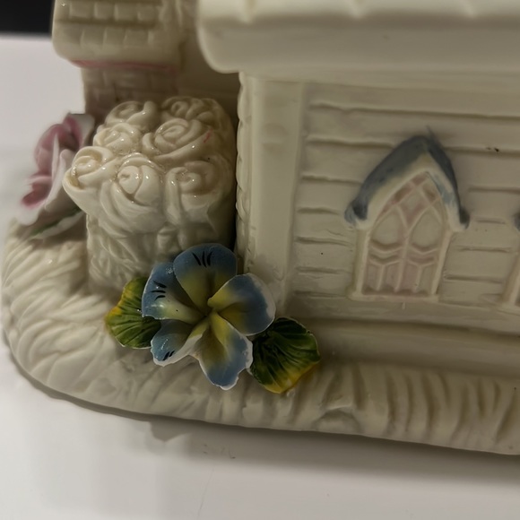 Ceramic Floral Church Music Box, Trinket Box, Jewelry Box - Picture 7 of 13